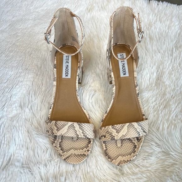 NWOT Steve Madden Irenee Ankle Strap Sandal Light Beige Snake 2" Heel Size 7.5 - Picture 3 of 9